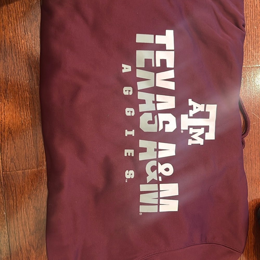 New, size, large, Texas A&M burgundy hoodie. Never been tried on or used.